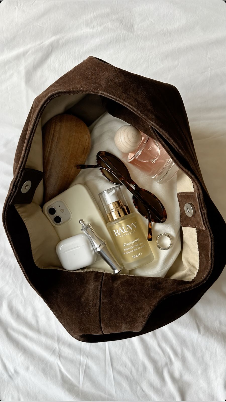 RĀUVV Castorolie 50 ml in een handtas